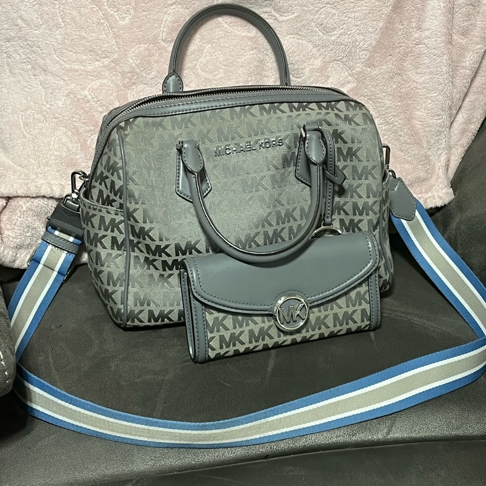 Micheal Kors crossbody handbag and matching wallet set
